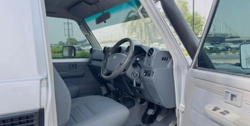 
								2016 Toyota Land Cruiser 70 Series single cab full									