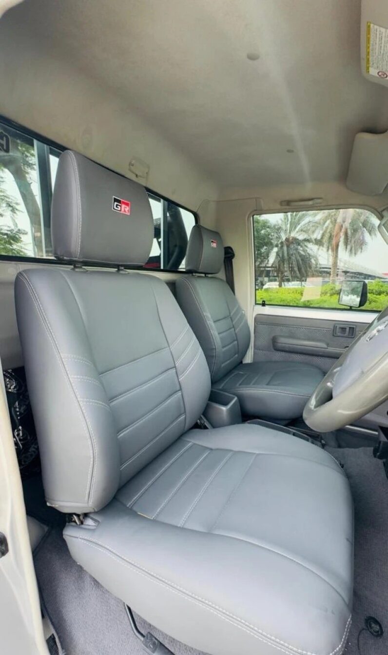 
								2016 Toyota Land Cruiser 70 Series single cab full									