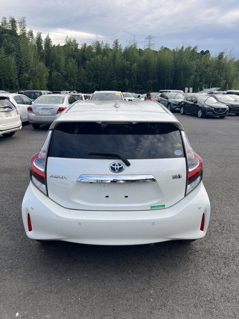 
								2022 Toyota Aqua full									