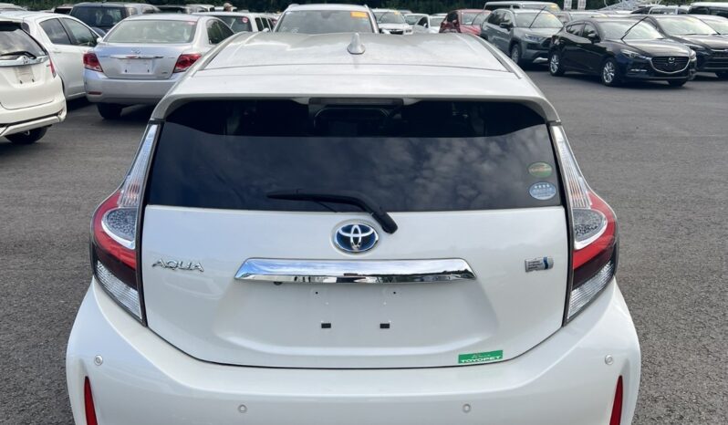 
								2022 Toyota Aqua full									