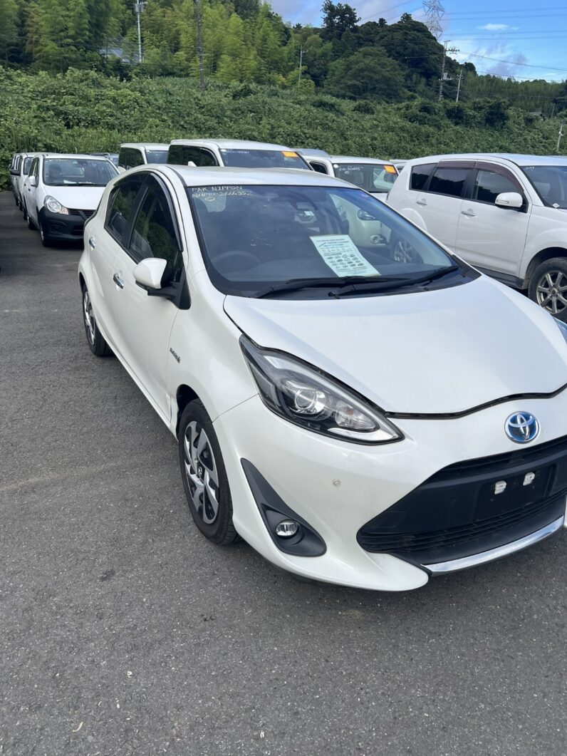 
								2022 Toyota Aqua full									