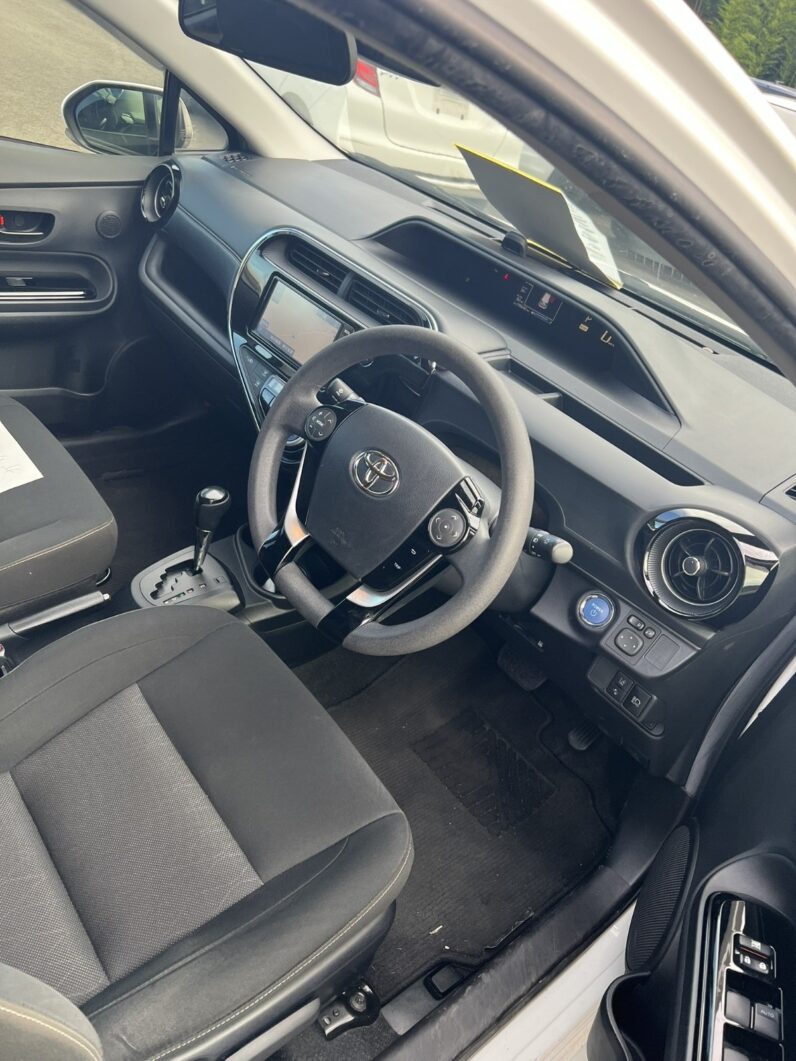
								2022 Toyota Aqua full									
