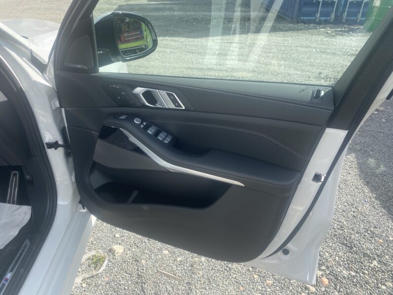 
								2025 BMW X7 40I M Sport full									
