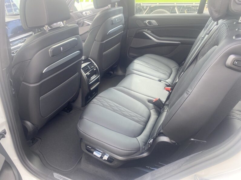 
								2025 BMW X7 40I M Sport full									