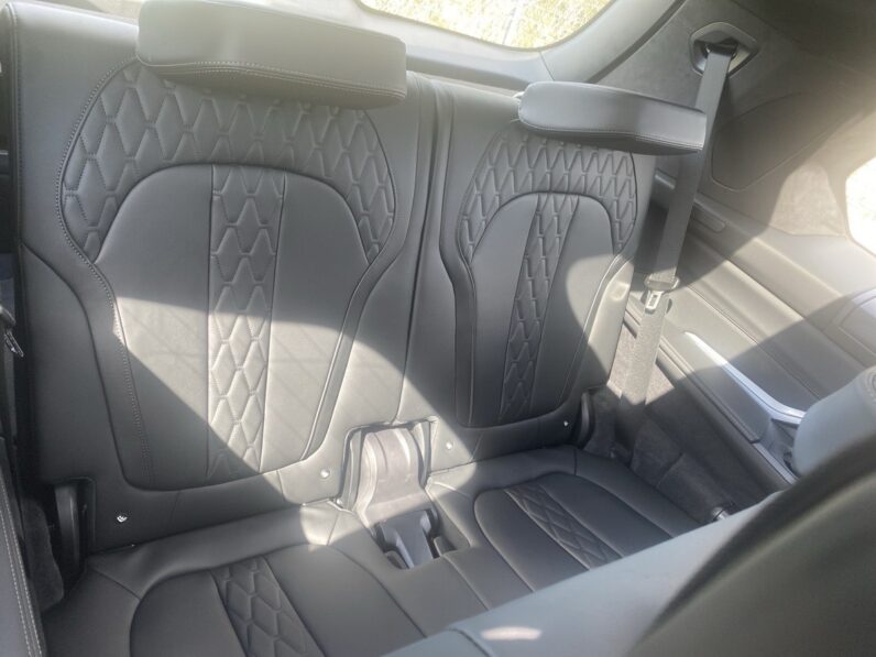 
								2025 BMW X7 40I M Sport full									