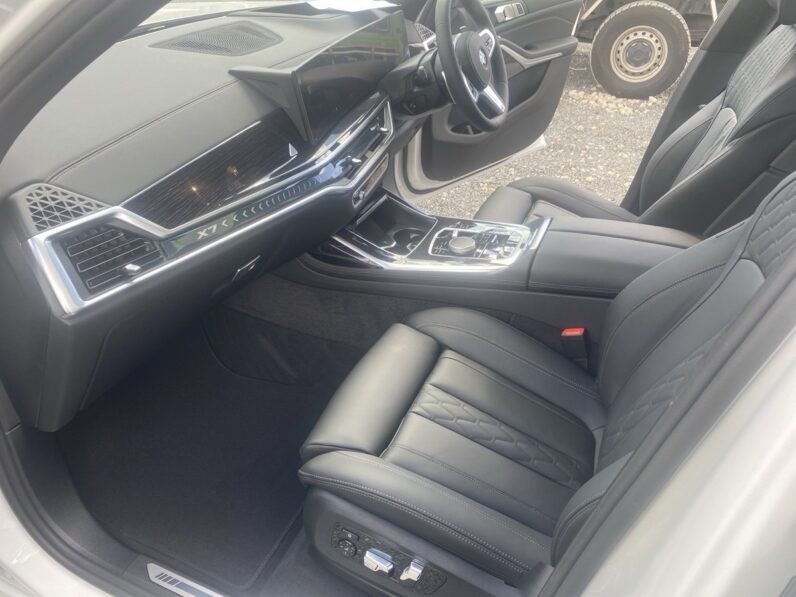 
								2025 BMW X7 40I M Sport full									