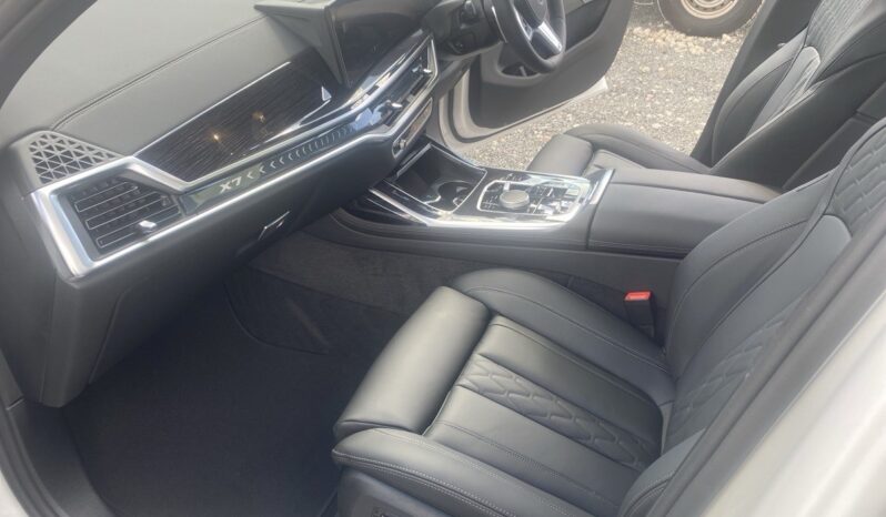 
								2025 BMW X7 40I M Sport full									