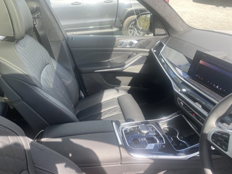 
								2025 BMW X7 40I M Sport full									