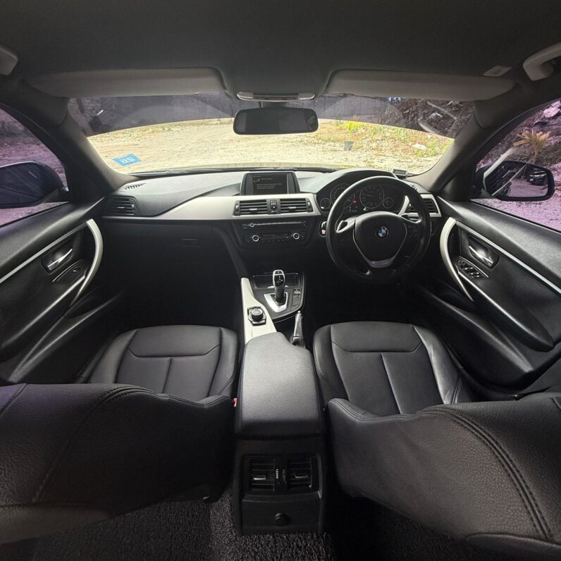 
								2014 BMW 320I M Sport full									