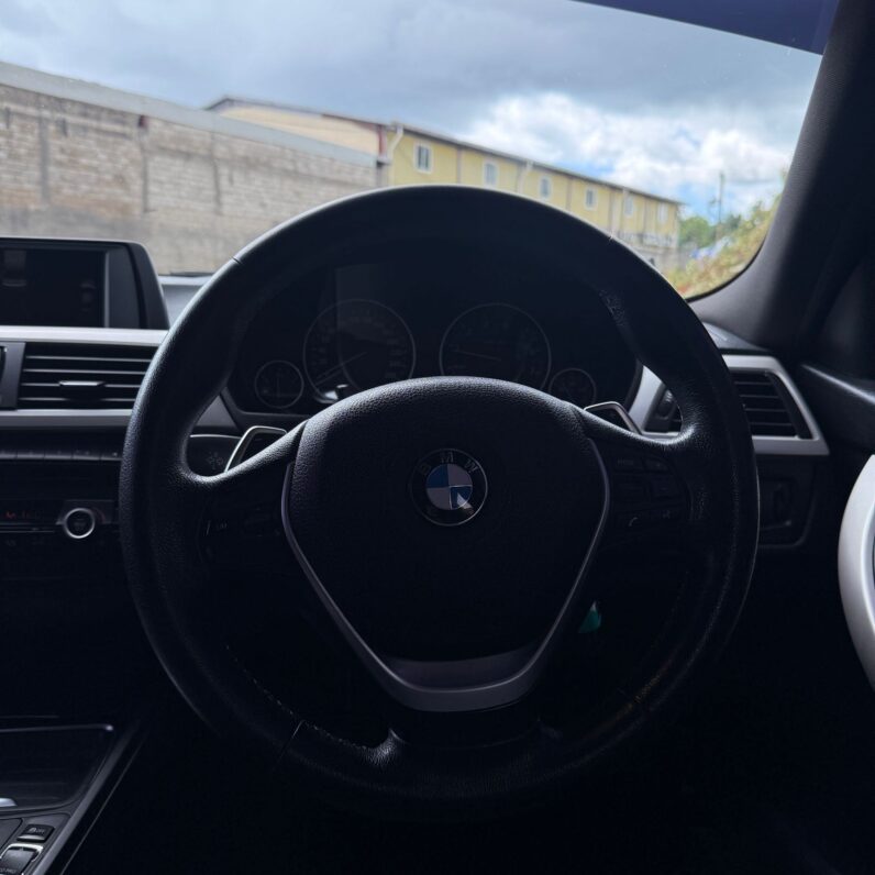 
								2014 BMW 320I M Sport full									