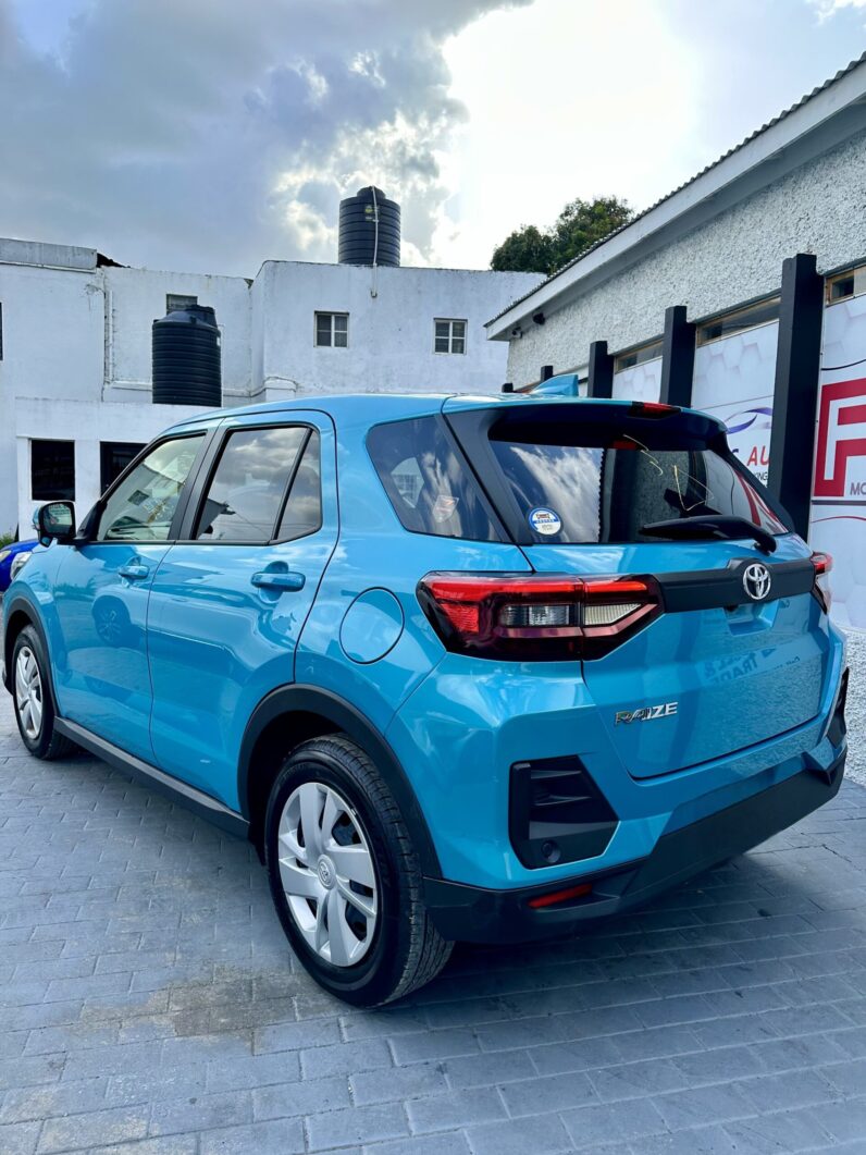 
								2022 Toyota Raize X full									