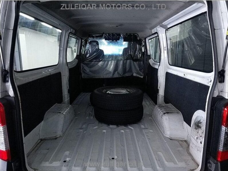 
								2015 Nissan NV350 Caravan 2.5DX full									