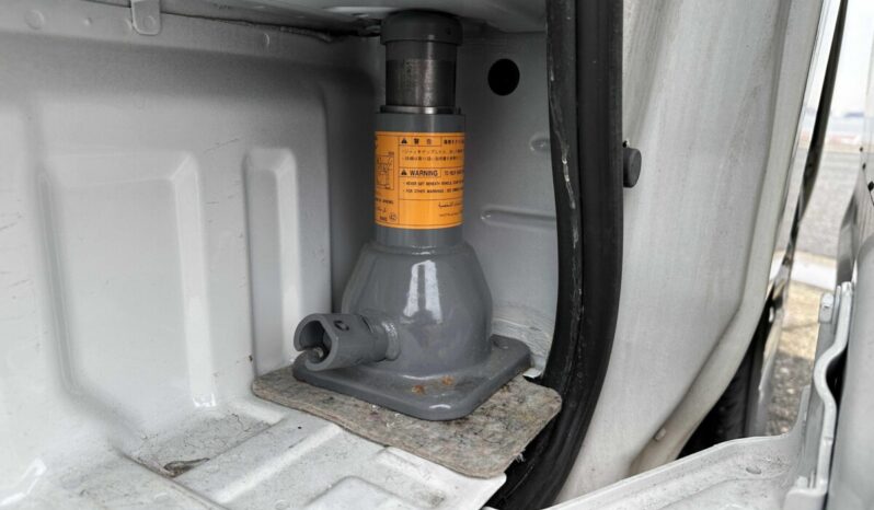 
								2018 Nissan NV350 Caravan DX 2.0G (2.0 Thermos) full									