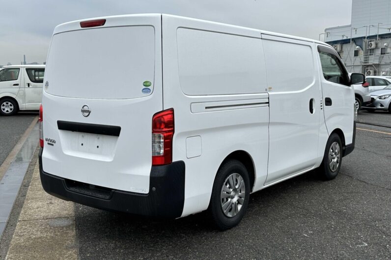 
								2018 Nissan NV350 Caravan DX 2.0G (2.0 Thermos) full									