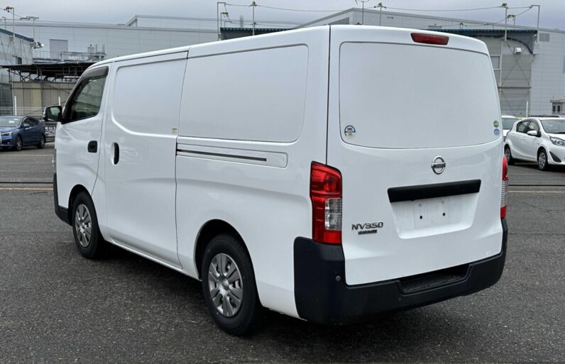 
								2018 Nissan NV350 Caravan DX 2.0G (2.0 Thermos) full									