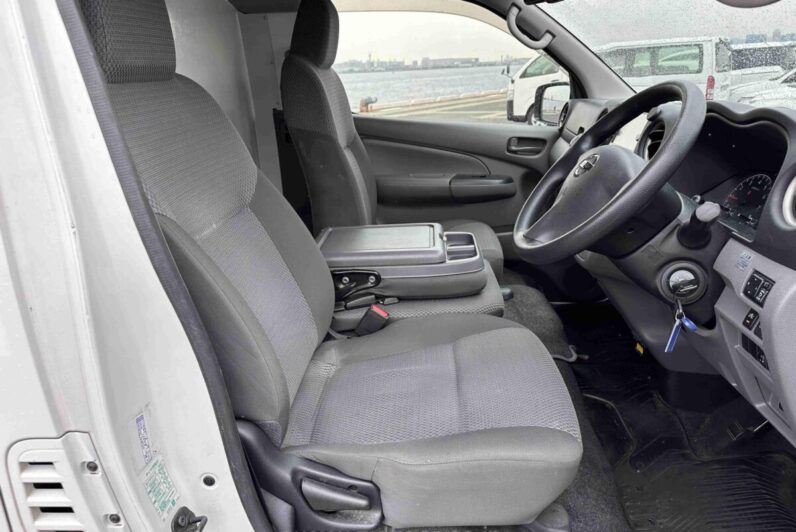 
								2018 Nissan NV350 Caravan DX 2.0G (2.0 Thermos) full									