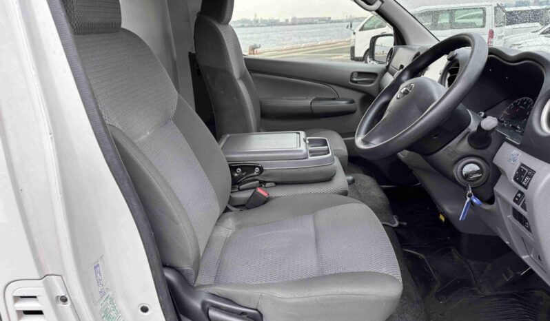 
								2018 Nissan NV350 Caravan DX 2.0G (2.0 Thermos) full									