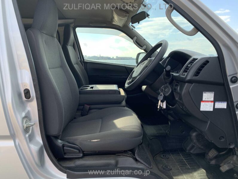 
								2017 Toyota Hiace 3.0DX full									