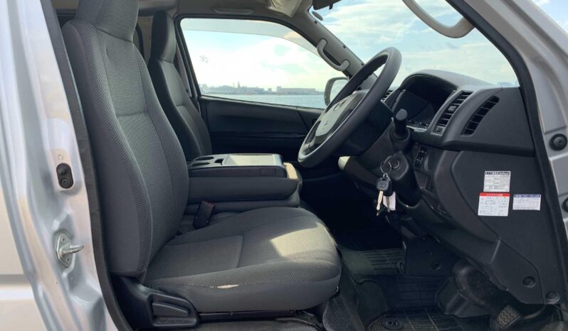 
								2017 Toyota Hiace 3.0DX full									