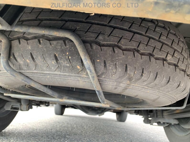 
								2017 Toyota Hiace 3.0DX full									