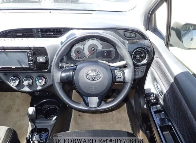 
								2020 Toyota Vitz full									