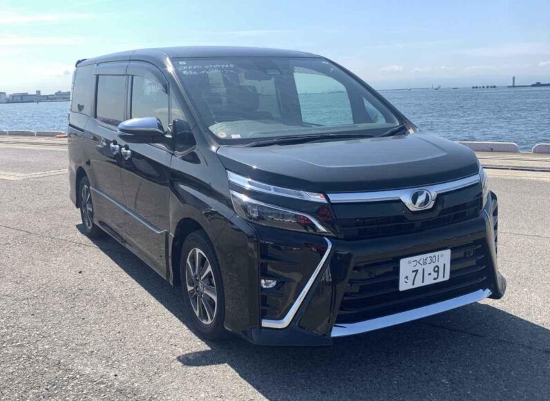 
								2020 Toyota Voxy Kirameki ZS 2.0L full									