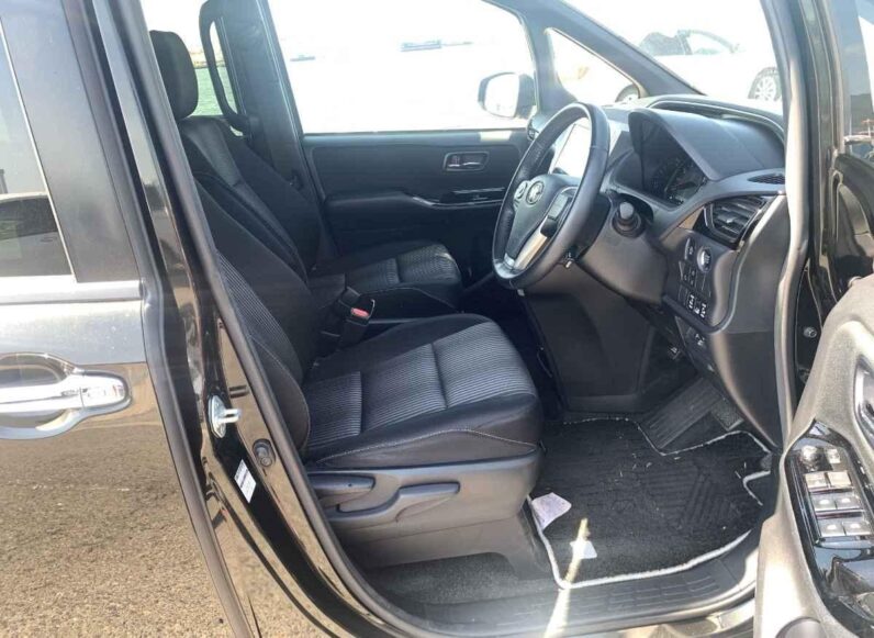 
								2020 Toyota Voxy Kirameki ZS 2.0L full									