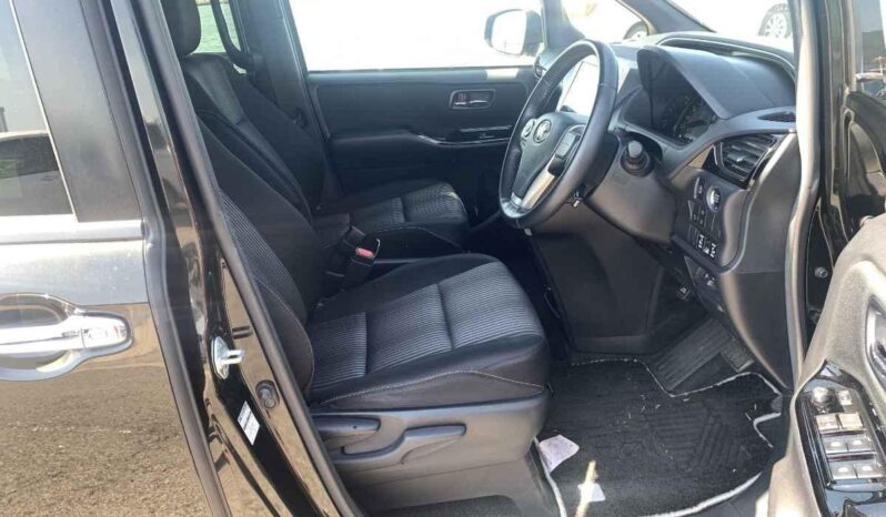 
								2020 Toyota Voxy Kirameki ZS 2.0L full									