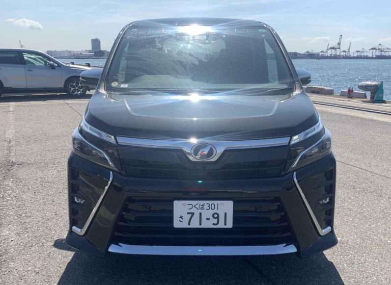 
								2020 Toyota Voxy Kirameki ZS 2.0L full									