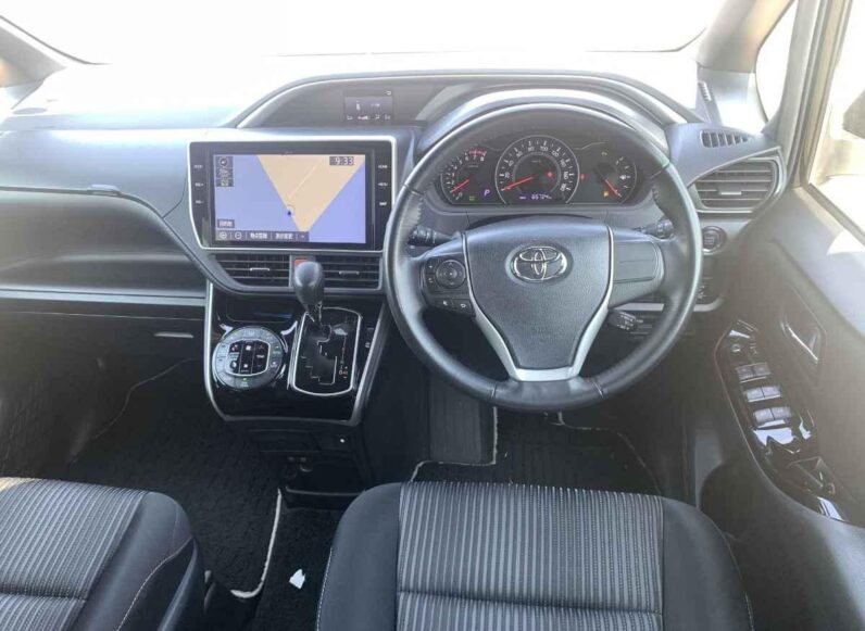 
								2020 Toyota Voxy Kirameki ZS 2.0L full									