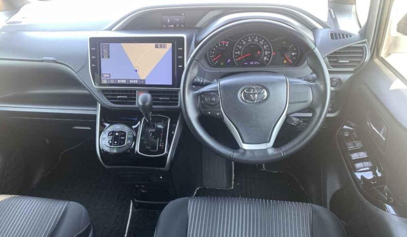 
								2020 Toyota Voxy Kirameki ZS 2.0L full									