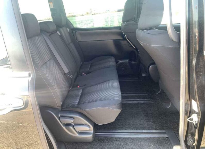 
								2020 Toyota Voxy Kirameki ZS 2.0L full									
