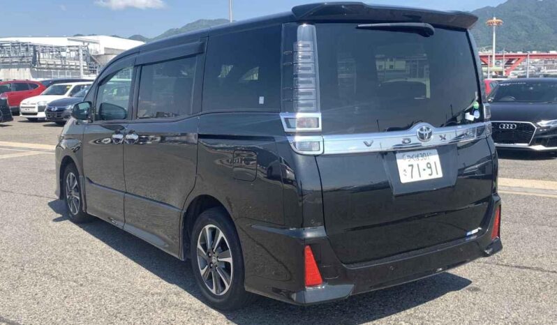 
								2020 Toyota Voxy Kirameki ZS 2.0L full									