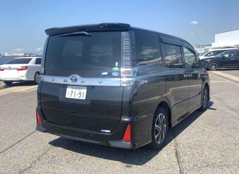 
								2020 Toyota Voxy Kirameki ZS 2.0L full									