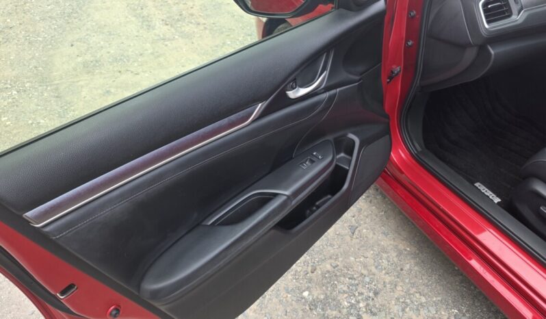
								2019 Honda Civic Touring 2.0L i-Vtech full									