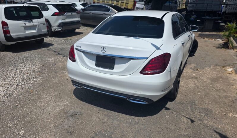 
								2015 Mercedes Benz C200 full									