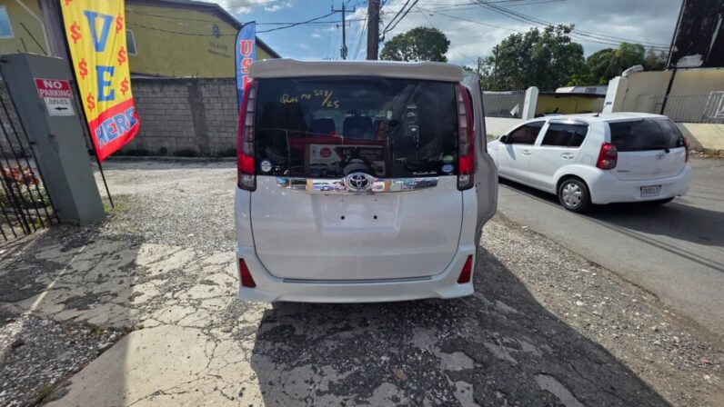 
								2017 Toyota Noah SI 2.0 full									