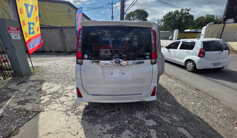 
								2017 Toyota Noah SI 2.0 full									