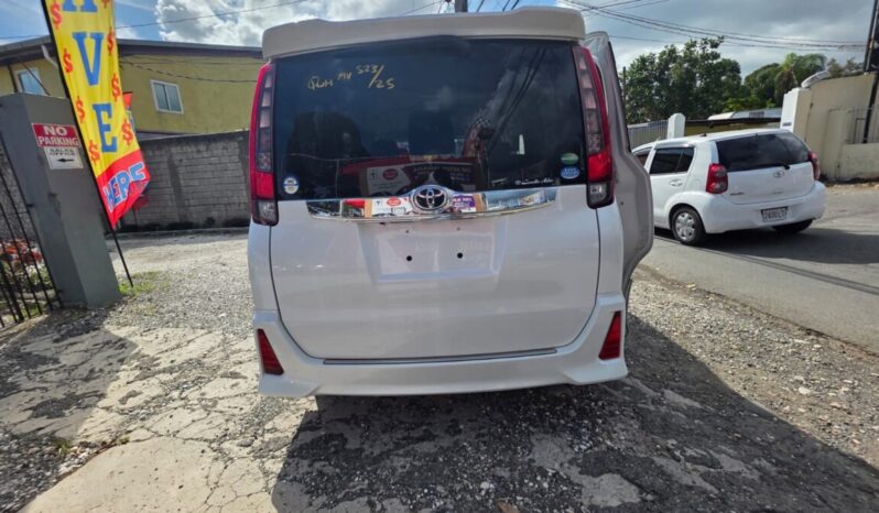 
								2017 Toyota Noah SI 2.0 full									