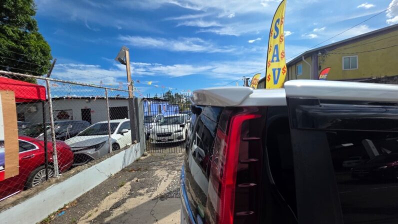 
								2017 Toyota Noah SI 2.0 full									