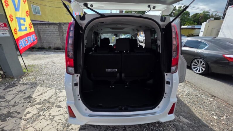 
								2017 Toyota Noah SI 2.0 full									