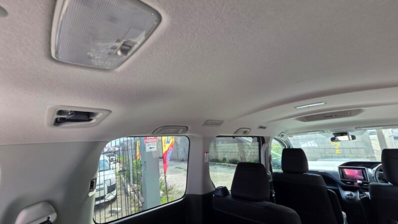 
								2017 Toyota Noah SI 2.0 full									