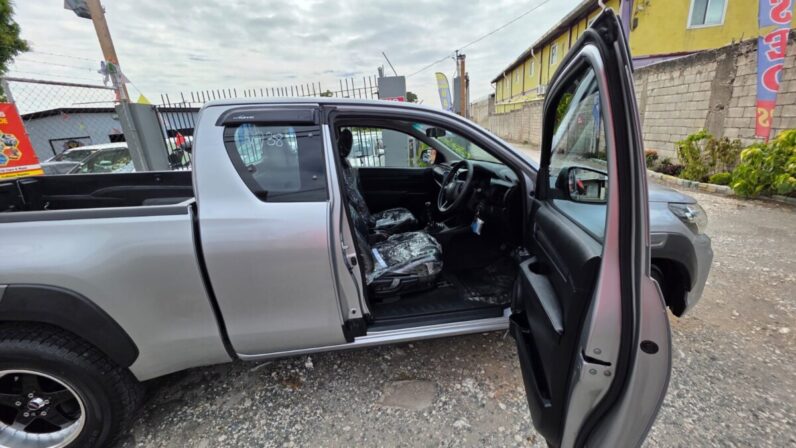 
								2020 Toyota Hilux 2.4 E Revo Smart Cab full									
