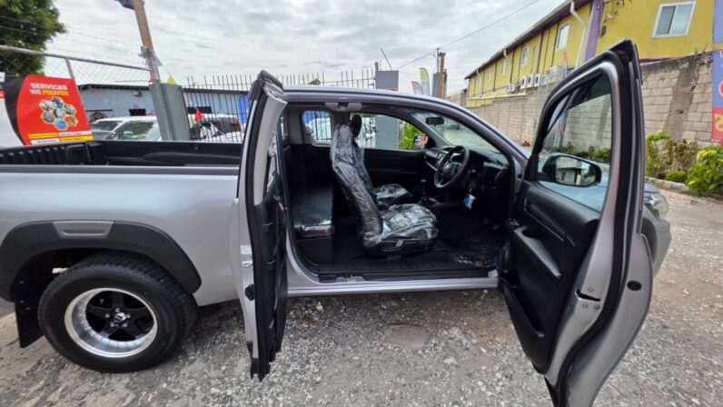 
								2020 Toyota Hilux 2.4 E Revo Smart Cab full									