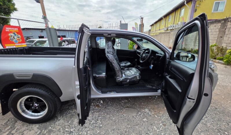 
								2020 Toyota Hilux 2.4 E Revo Smart Cab full									