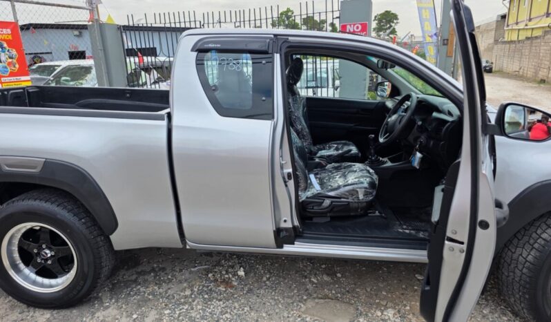 
								2020 Toyota Hilux 2.4 E Revo Smart Cab full									