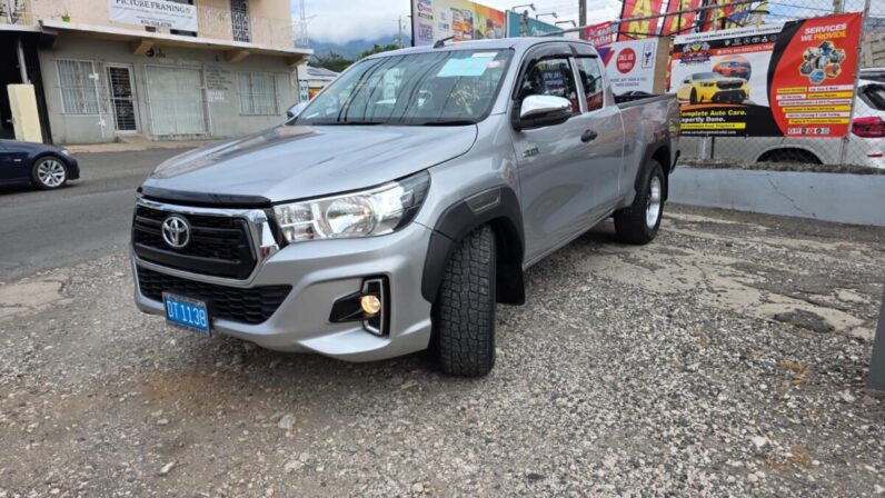 
								2020 Toyota Hilux 2.4 E Revo Smart Cab full									