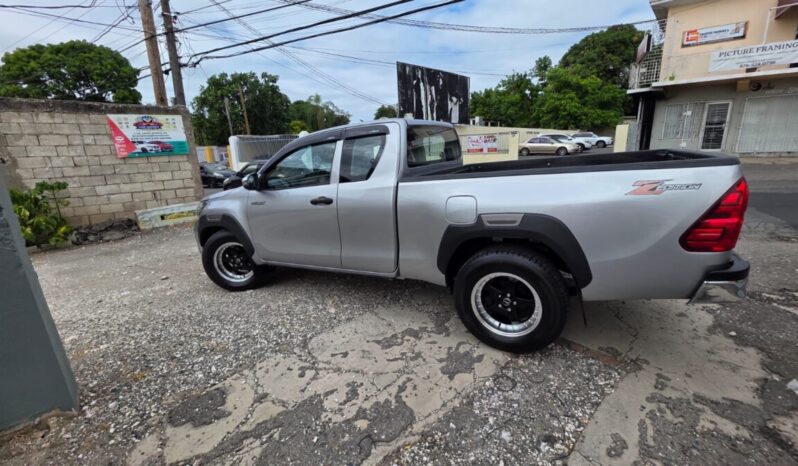
								2020 Toyota Hilux 2.4 E Revo Smart Cab full									