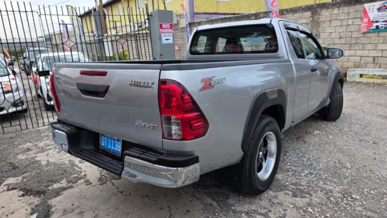 
								2020 Toyota Hilux 2.4 E Revo Smart Cab full									