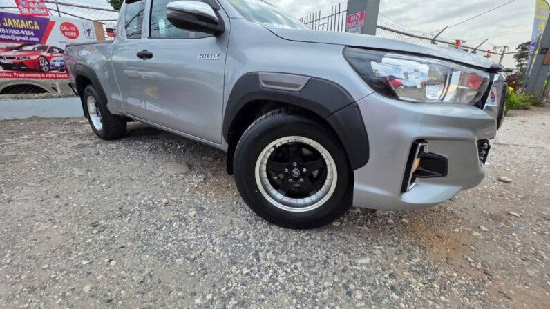 
								2020 Toyota Hilux 2.4 E Revo Smart Cab full									
